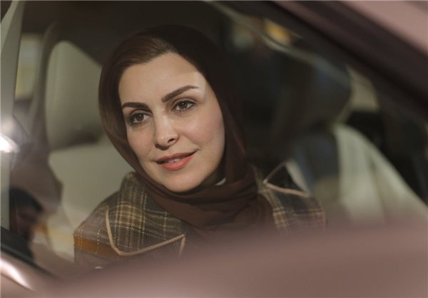 ماه چهره خلیلی در نمایی از فیلم «یادم تو را فراموش» 