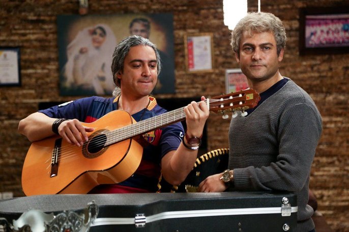 حسین یاری و مازیار فلاحی در نمایی از فیلم «یادم تو را فراموش» 