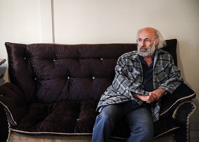 کیانوش عیاری کارگردان فیلم سینمایی «کاناپه» 