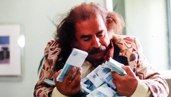 بهزاد فراهانی در سریال «کت جادویی» ساخته‌ی محمدحسین لطیفی