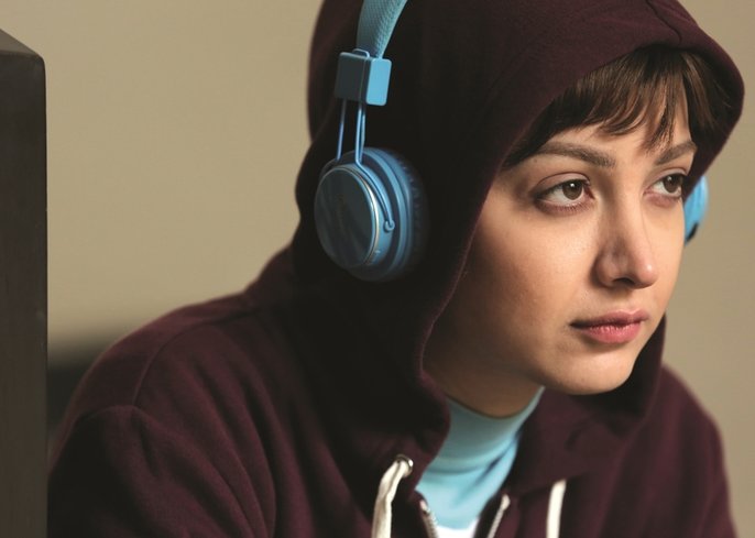 روشنک گرامی در فیلم سینمایی «هلن» به کارگردانی علی اکبر ثقفی