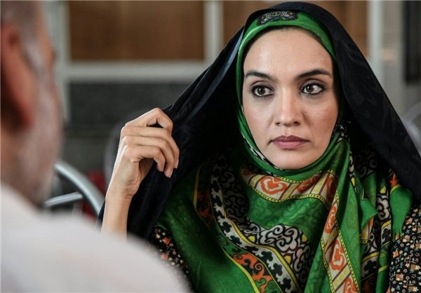 میترا حجار در نمایی از فیلم «دعوت نامه» ساخته مهرداد فرید