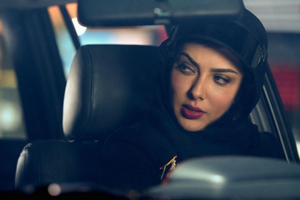 لیلا اوتادی در فیلم سینمایی «افسونگر» ساخته‌ی حسین تبریزی