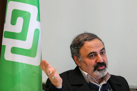 توضیح محمدرضا جعفری جلوه مدیر شبکه 2  در مورد کلاه قرمزی