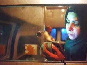 زنانی با گوشواره های باروتی زنانی با گوشواره های باروتی