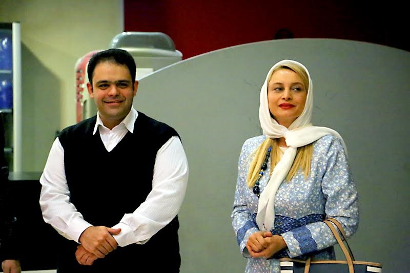 عکس‌های یادگاری بازیگران با مردم در اکران مردمی «خشکسالی و دروغ»