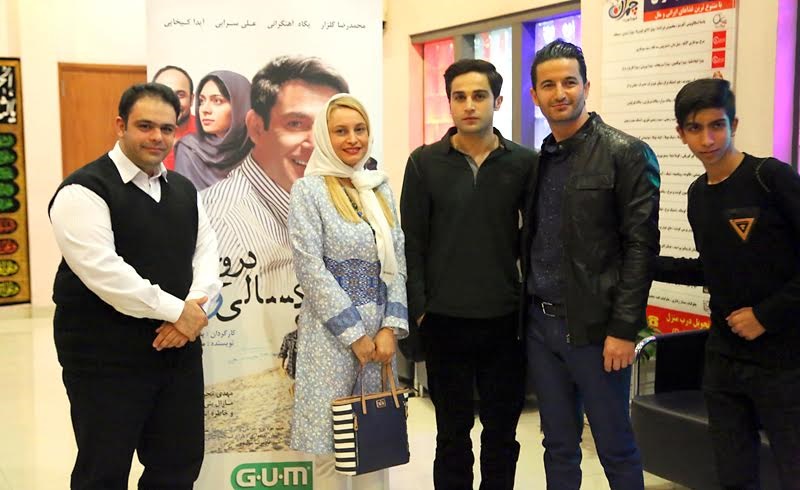 عکس‌های یادگاری بازیگران با مردم در اکران مردمی «خشکسالی و دروغ»