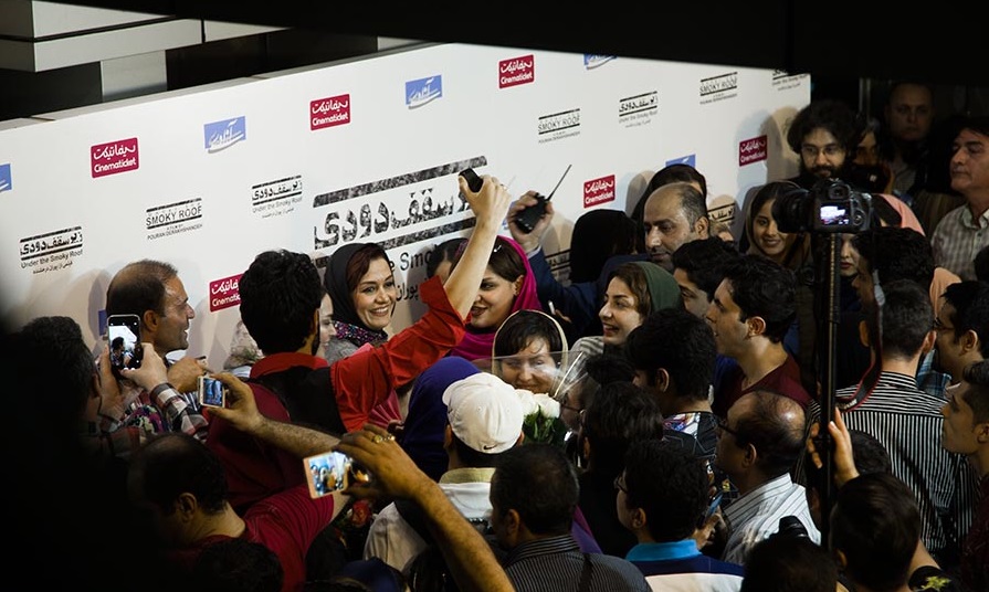 اکران زیر سقف دودی