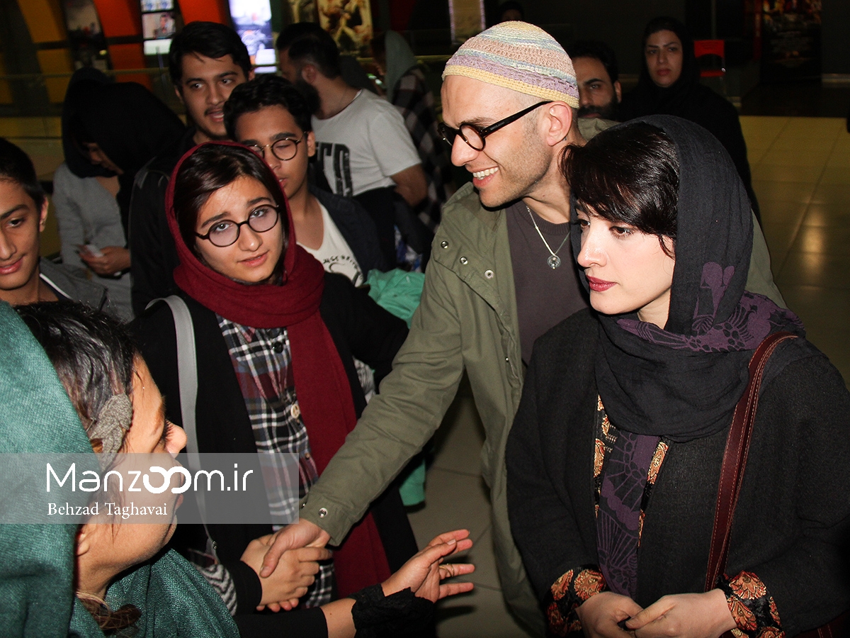 زوج بابک حمیدیان و مینا ساداتی در اکران مردمی «لاک قرمز»