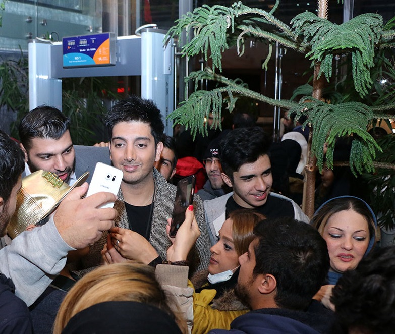 اکران خصوصی «آینه بغل»