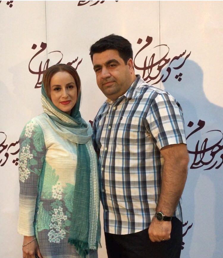 «آتوسا راستی» و همسرش «مهدی نیک‌زاد» در مراسم اکران خصوصی فیلم «پرسه در حوالی من» در موزه سینما